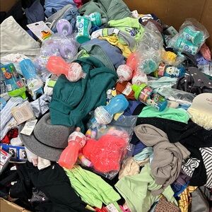 NWT Kids Pallet Pull